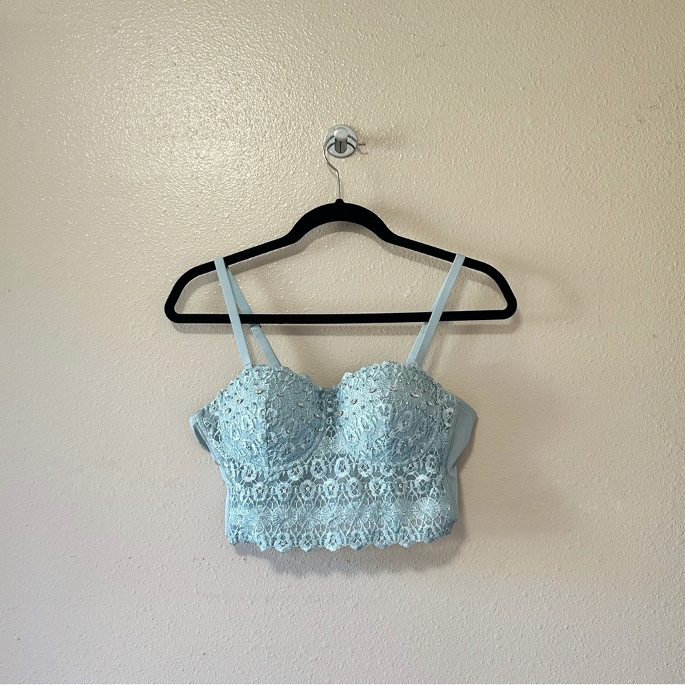 Windsor’s Oceanic Opulence: Dazzling Blue Top for Exquisite Occasions